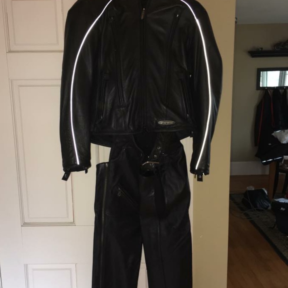 Ladies FXRG small leathers. Jacket and chaps.